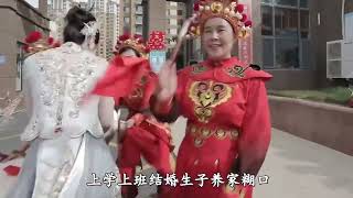 我们约定好，在外都互相帮助各自的父母吧