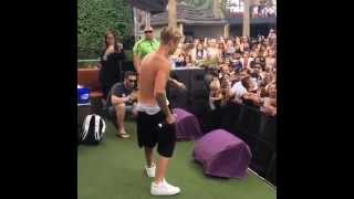 Justin Bieber dancing Shirtless to Where Are U Now in Las Vegas