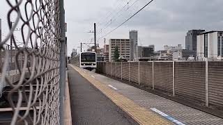 千葉市街を背景に本千葉駅 209系2100番台が発車するシーン(良い感じに)