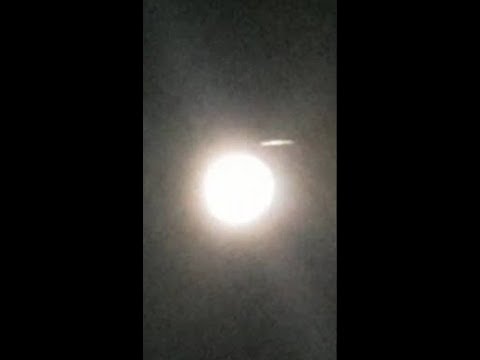 UFO 直徑「超過兩千公里的巨型飛碟」飛越過月球！  有字幕