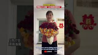 Aunt makes a never-fading rose bouquet for her son and daughter-in-law