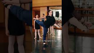 MAINTAIN TURNOUT IN THE CENTRE IN PROMENADE ✨ #ballettips #turnout #vaganova #pointe