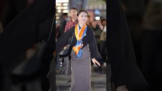 美美的藏族姑娘雍吉在錦外領舞🤝💃👍👏Beautiful Tibetan girl Yongji leads the dance at Jinwai