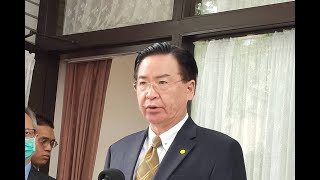 ✅  多個我國駐外館處有外交人員確診新冠肺炎，外交部長吳釗燮昨(27)日深夜在外交部臉書貼了一封長信給外交人員，吳釗燮表示，得...