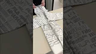 卫衣的正确收纳方式 秋天的卫衣这样收纳，不容易散乱，不会的赶快点赞收藏#收纳整理 #实用省空间 #衣橱整理 #叠衣服技巧 #卫衣折叠技巧#shorts