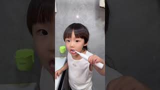 #儿童电动牙刷 一定要从小给孩子使用电动牙刷，从小呵护孩子的口腔健康#儿童牙刷 #母婴好物 #宝宝刷牙 #培养孩子好习惯