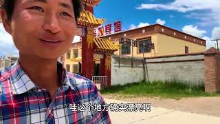 自行車拖小房車窮游真好，晚上露營大草原沒人管，睡覺自由