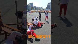 神轎發重輦 橫衝直撞 正妹抓不住了 表情痛苦 後面轎班全倒！ #廟會 #繞境 #誠心攝廟會 #正妹 #美女 #轎班 #熱門 #流量 #shortvideo #shorts