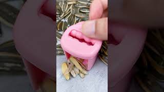 It's too tiring to peel melon seeds for children during the Chinese New Year. Use this #peeling