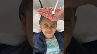 Hairstylist gives 4 year old a luxury hair treatment #curlyhair #curlyhairroutine