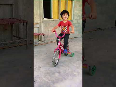 The little prince of the mountains is cycling in the mountains.new baby cycle|ride a bike