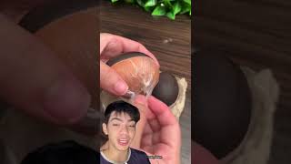 Make the perfect Easter egg at home with this simple trick. Delicious and easy to make! 🍫🐣