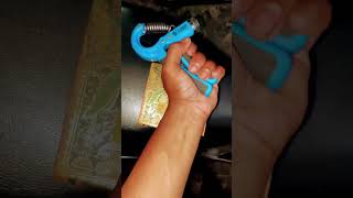 Handgripper exercise this gadget help to build veins better than other gadgets #fitness #fitgym #gym