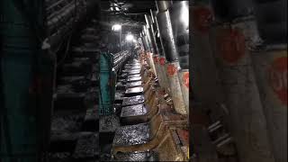 #中国矿工: 检修中的采煤(综采))工作面，穿梭在淋水中的检修工人 #煤矿工人,Chinese miners,Coal miners