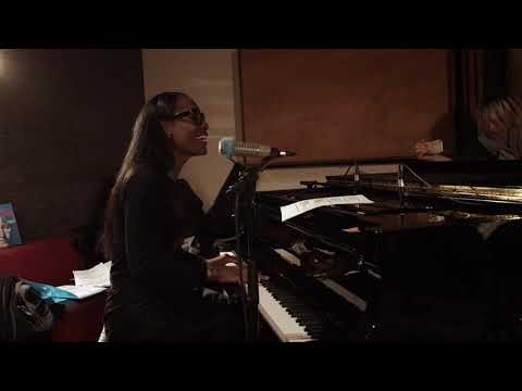 Laura Mayne "Imagine", a tribute to John Lennon.
