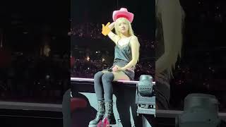 Rosé hair got got ruined after wearing the hat #rosé #blackpink #deadline #blackpinkedit #kpop