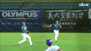 10/09 Lamigo vs 義大 七局下，羅國麟擊出高飛球，Lamigo兩位野手都沒有接到形成安打