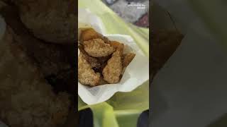 影片2025.7.17高雄騰之雞排天祥店~現場看到立牌可以用數位券結帳，其他店家都沒看到立牌，現炸很好吃，現場還看到跟臉差不多大的雞排