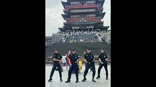 #滕王阁太会玩了，击个掌开启愉快的一天# 保安