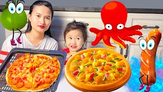 Changcady trổ tài làm bánh pizza hải sản từ xúc xích, con mực, hoa quả - Part 434