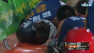 05/25 Lamigo vs 統一 八局上，陽耀勳在休息區被強勁的平飛界外球擊中
