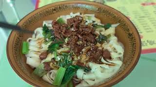 【一个人穷游中国】看看昆仑山下的艾肯泉，坐车到茫崖市城区，在农贸市场吃碗刀削面