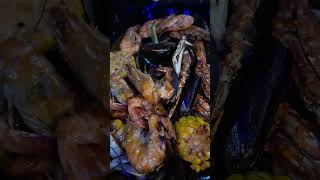 步行街上的隐藏美食店！海鲜 & 烧烤串专门店 🍢🦐烧酒只要199比索！ 🎉新鲜海鲜，炭火烧烤 #克拉克