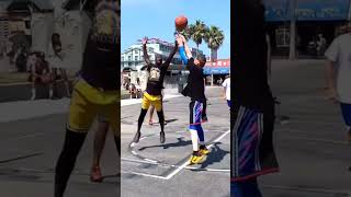 Deux géant défi ce freestyler d'1m70 👀 #basketball #streetball