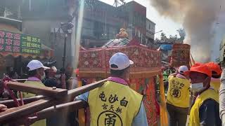 進喔、進喔、進喔、白沙屯媽祖衝進白沙屯拱天宮...