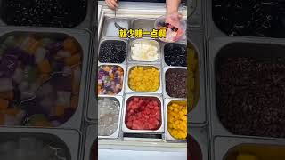 福州冰饭 10元一碗，福州街头特色小吃冰饭，加了十几种料和糯米，冰冰凉凉好有嚼劲。 #福州小吃 #街头美食 #街边小吃 #chinastreetfood #streetfood #shorts