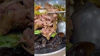 【新北新店】清六食堂 無意間挖到寶的感覺～這間便當店可以選四樣菜，豬肉分成腿庫、腱子肉、虎掌三個部分賣，這次點的都是限量部位！調味不會過重，吃得出食材的鮮味，值得推薦跟回訪👍（標價請見IG影片內文）