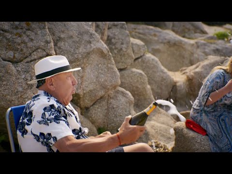 Gino D’Acampo shows you how to make the ultimate Xmas beach feast | Gino’s Italian Family Adventure