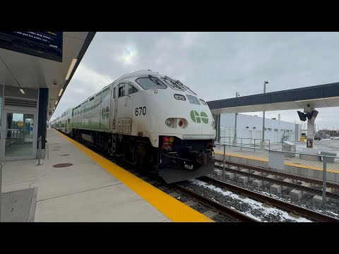 GO Transit Stouffville Line train arriving at Miliken Station