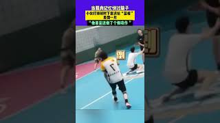 当肌肉记忆快过脑子，小伙打排球时下意识抢“篮板”晃倒一片，“他甚至还做了个假动作 ”🤣#体育 #运动 #篮球 ｜China Today中国头条 YTB