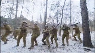1V100！日軍重兵搜捕中國獵人，竟被對方利用機關全部反殺！