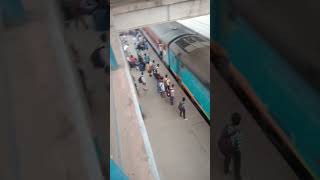 Railway station UTTARBANGA EXPRESS RAIL 5 P.M IN NJP STATION #njp#njpstation#indianrail#railway