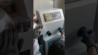 Compressive strength of concrete test block