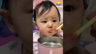 😂 Baby’s Funniest Eating Time Ever! 🍼 Messy & Adorable Moment!