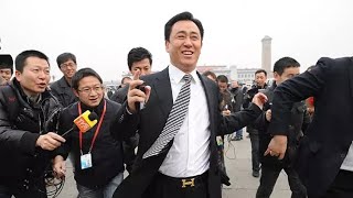 许家印长子许智健携200亿回国。恒大集团2.4万亿负债，4000亿公关费用，6000亿资金使用成本。