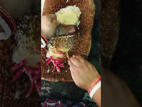 सिलबट्टे पर सब्जी का मसाला पीसना | Natural method | #shorts #yputubeshorts #food #silbatta #tasty