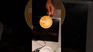 Tulip LatéArt 🌷 #lateart #coffee #cappuccino