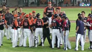 05/06 統一 vs Lamigo 八局下，陽耀勳與狄馬克爆發衝突，兩隊球員上場對峙