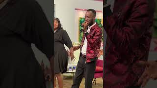 Akwaboah in the building 😍#OnuaTV #OnuaShowtime
