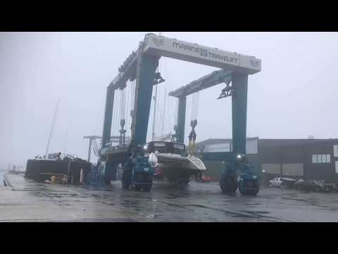 Catamaran Hauling - Newport Shipyard - 500 Ton Travelift