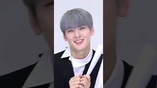 He's so cute💜💜💜 #eunwoo #eunwooastro #eunwoocha #chaeunwoo #leedongmin #dongmin #eunwoolike