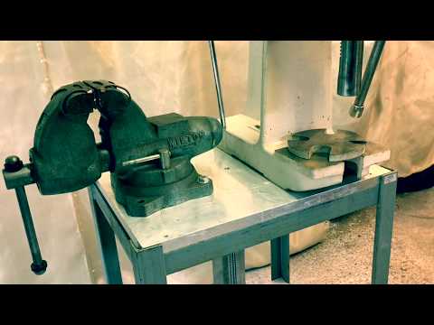 Portable vice stand(retractable wheels)