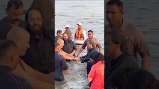 Mukesh Ambani, along with his family, visited the Maha Kumbh Mela 😱 #ambani #mahakumbh2025 #shorts