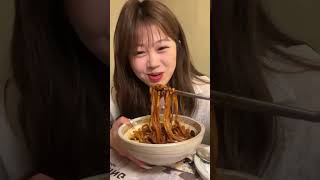 在这家吃上了我的人生炸酱面！！还有巧克力迪拜雪冰超浓郁！ #南京美食 #谁懂这一口的好吃程度 #韩料
