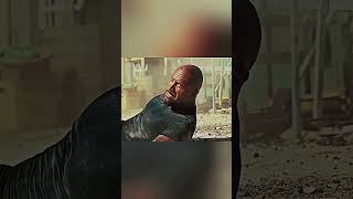 Toretto saves Hobbs in the streets of Rio de Janeiro | Fast Five  #fastandfuriousmovie