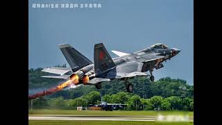 🌟【#歼35与F35对决】🌟🔍 隐身对决，火力全开！歼35与F35谁将主宰未来战场？超远作战半径，歼35的海上利剑，你不容错过！👇 留言告诉我，你支持哪一款战机？👇#歼35#战机#舰载机#F35#ai